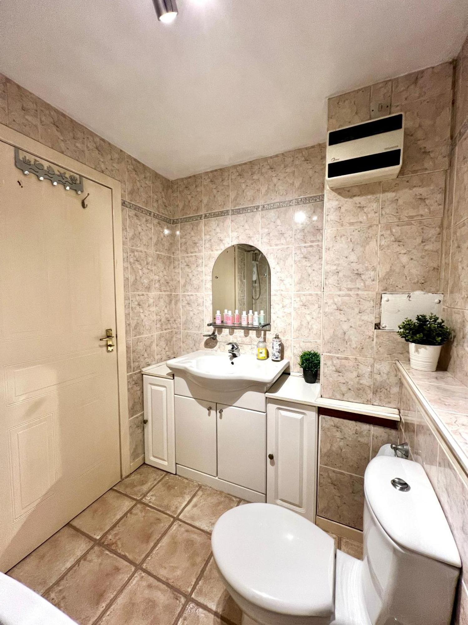 Apartament Ground Floor Flat With Free Parking & Wifi Glasgow Zewnętrze zdjęcie