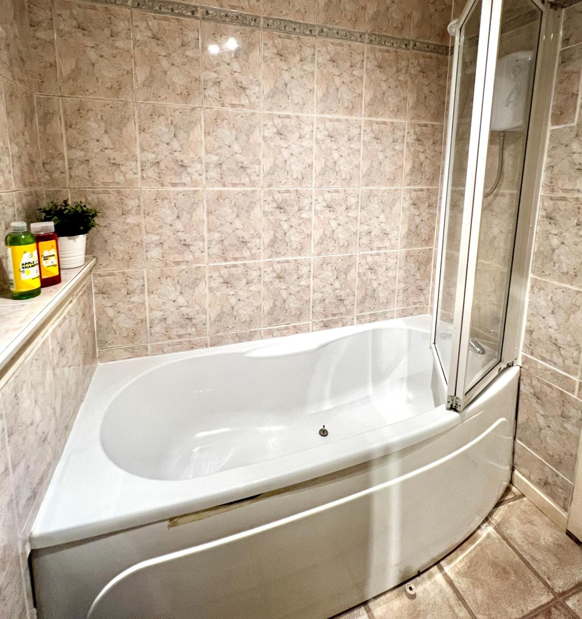 Apartament Ground Floor Flat With Free Parking & Wifi Glasgow Zewnętrze zdjęcie